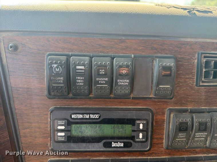 image for item EI7770 2007 Western Star 4900SA semi truck