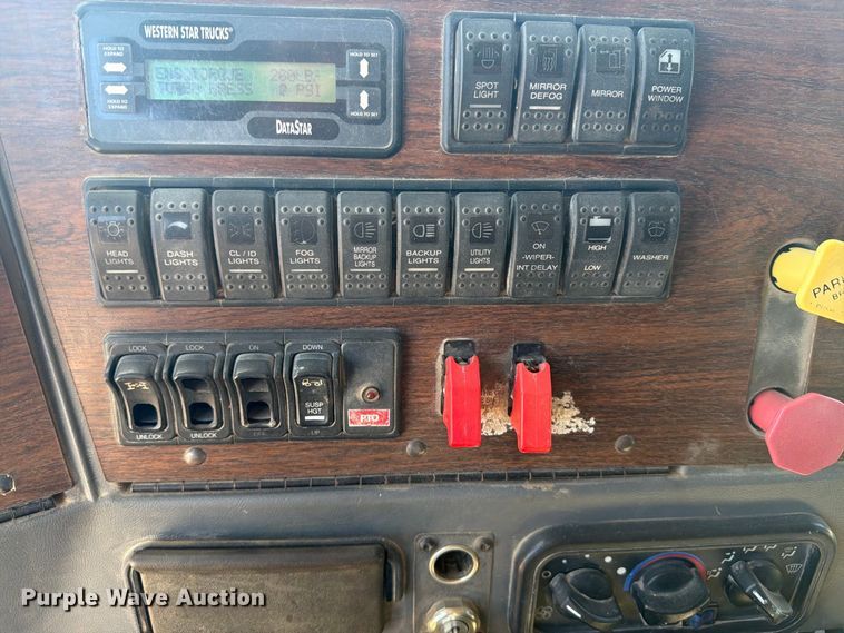 image for item EI7770 2007 Western Star 4900SA semi truck