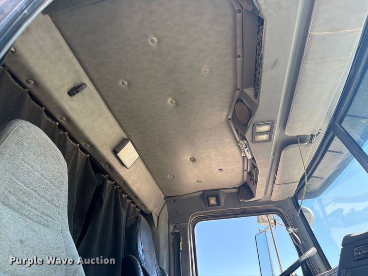 image for item EI7770 2007 Western Star 4900SA semi truck