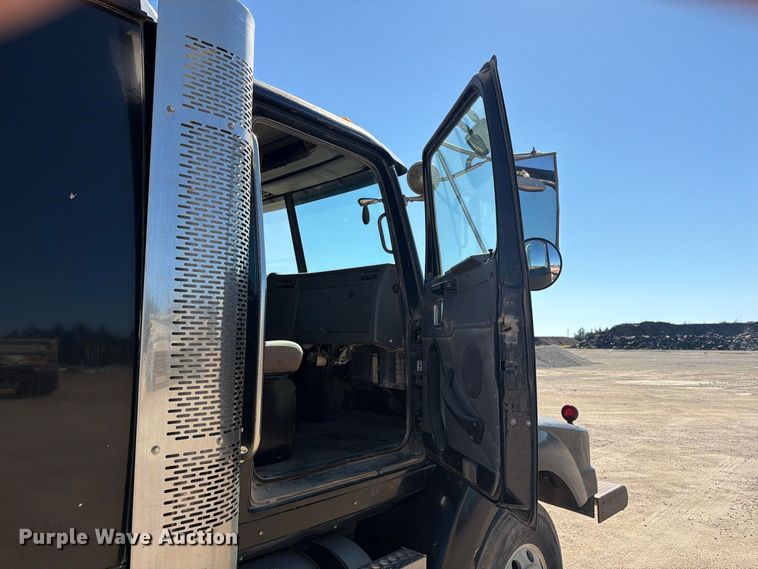 image for item EI7770 2007 Western Star 4900SA semi truck