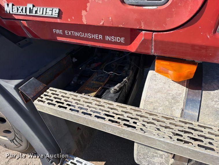 image for item EO8792 2001 Mack CH613 semi truck