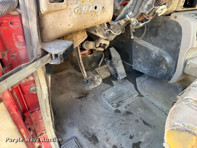 image for item EO8792 2001 Mack CH613 semi truck