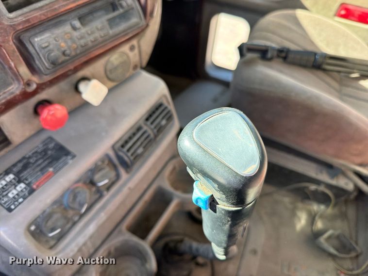 image for item EO8792 2001 Mack CH613 semi truck