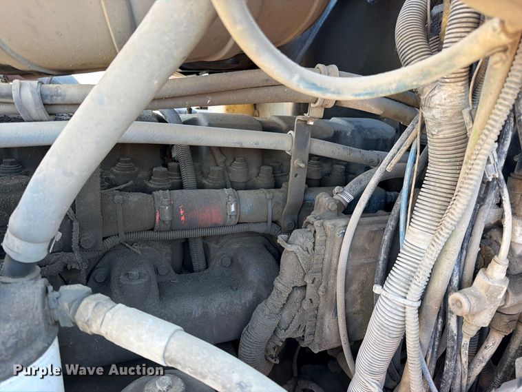 image for item EO8792 2001 Mack CH613 semi truck