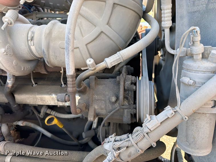image for item EO8792 2001 Mack CH613 semi truck