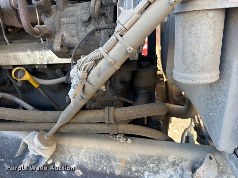 image for item EO8792 2001 Mack CH613 semi truck