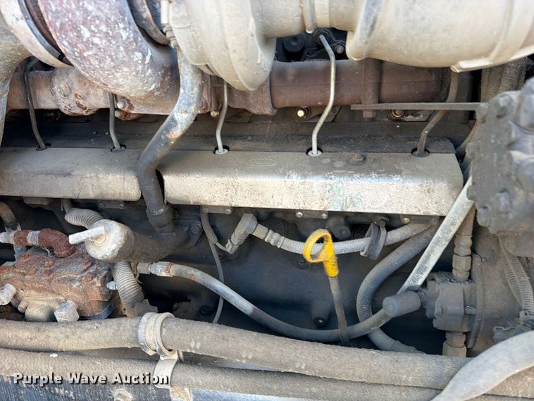 image for item EO8792 2001 Mack CH613 semi truck