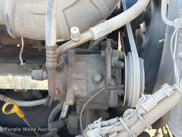 image for item EO8792 2001 Mack CH613 semi truck