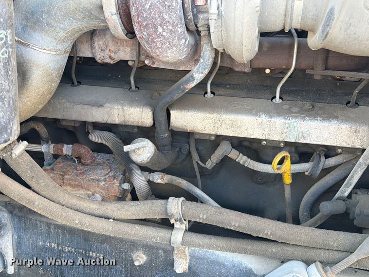 image for item EO8792 2001 Mack CH613 semi truck