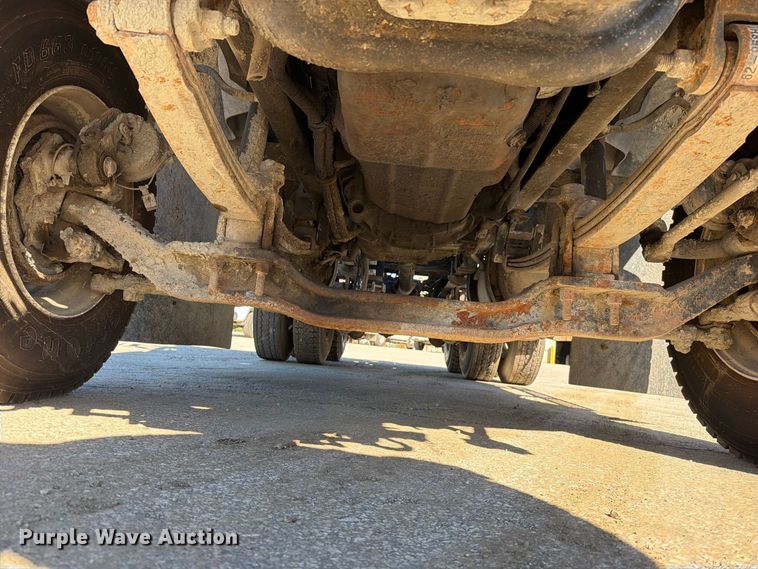 image for item EO8792 2001 Mack CH613 semi truck