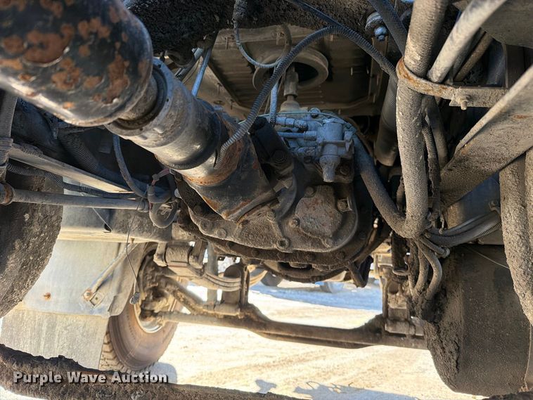 image for item EO8792 2001 Mack CH613 semi truck