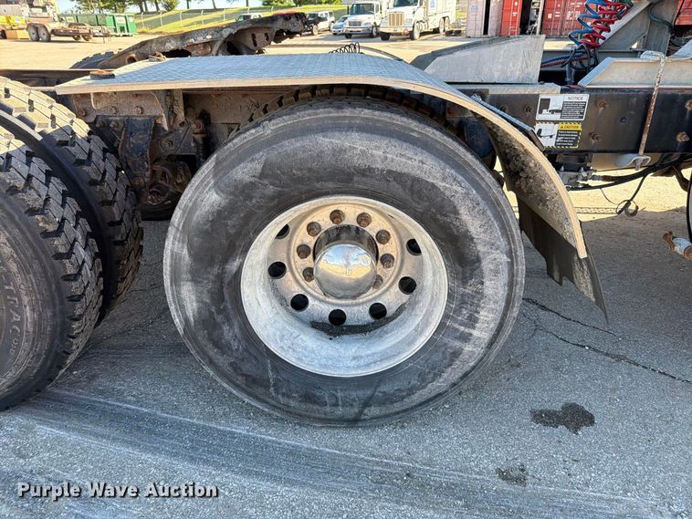 image for item EO8792 2001 Mack CH613 semi truck