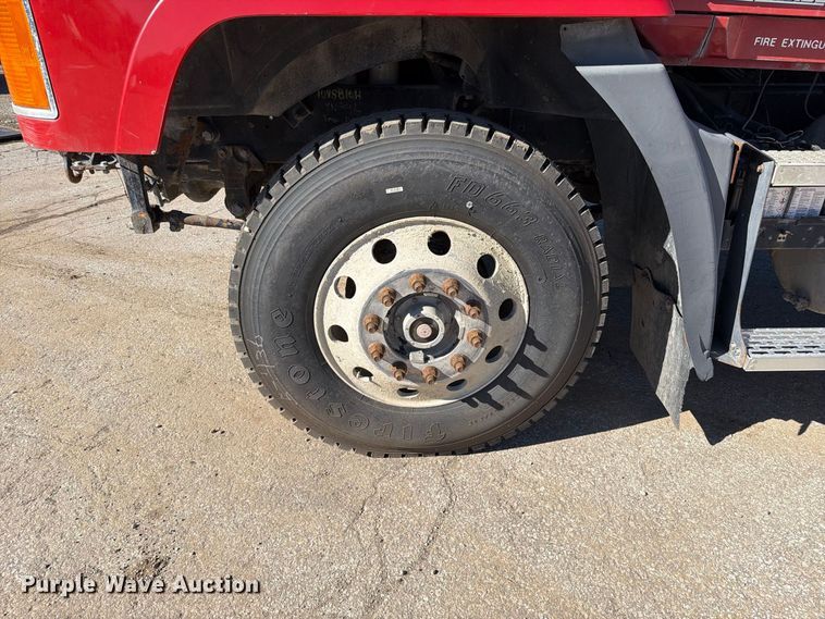 image for item EO8792 2001 Mack CH613 semi truck