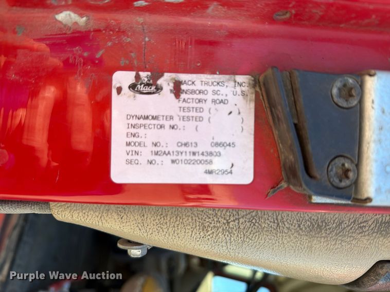 image for item EO8792 2001 Mack CH613 semi truck