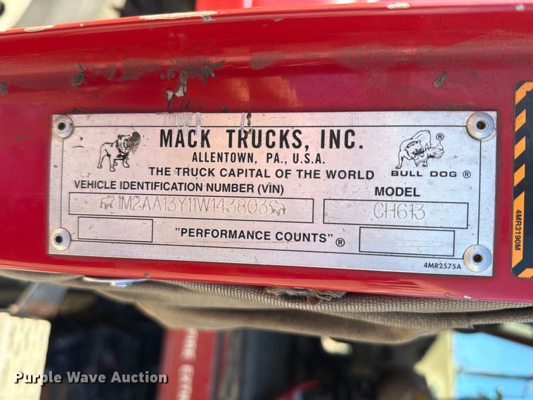 image for item EO8792 2001 Mack CH613 semi truck