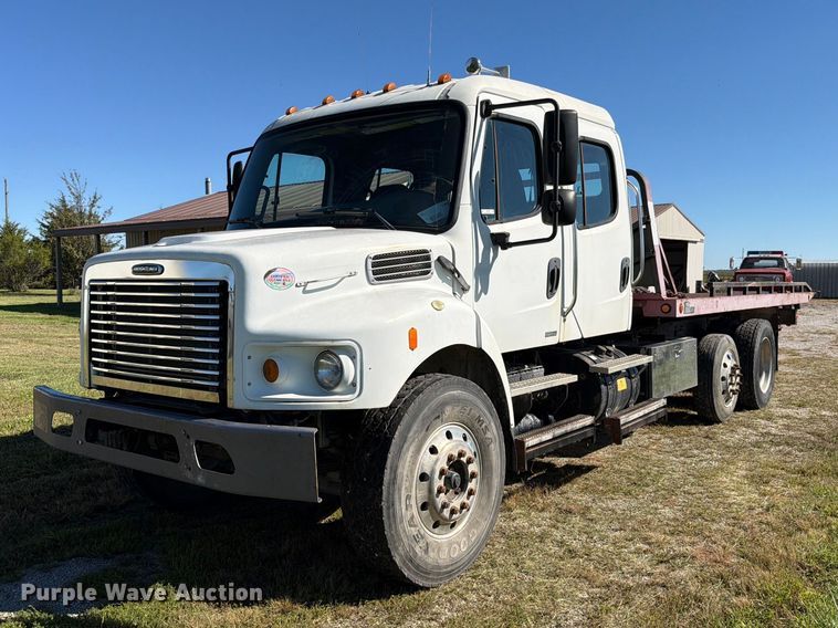 image for item EO8796 2009 Freightliner Business Class M2 Crew Cab rollback truck