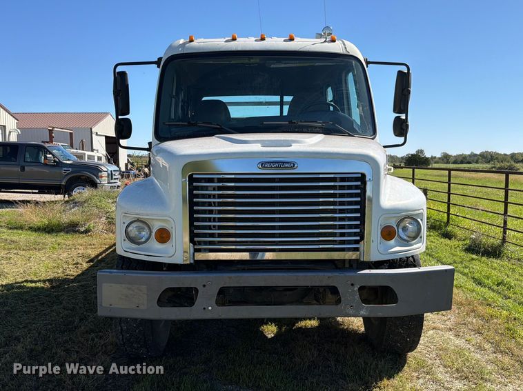 image for item EO8796 2009 Freightliner Business Class M2 Crew Cab rollback truck
