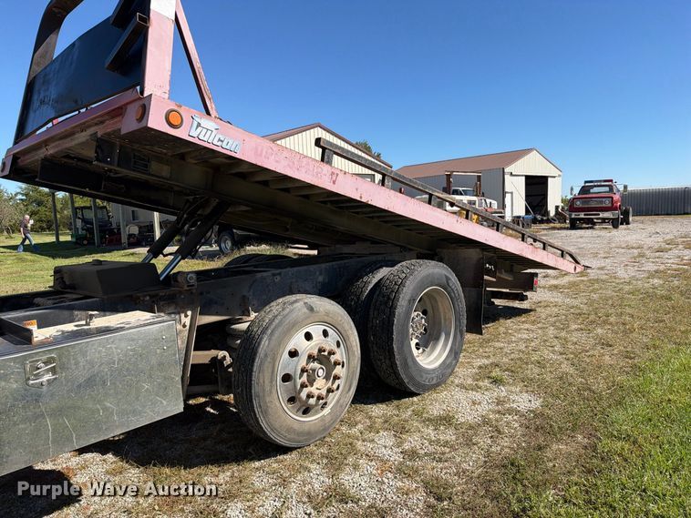 image for item EO8796 2009 Freightliner Business Class M2 Crew Cab rollback truck