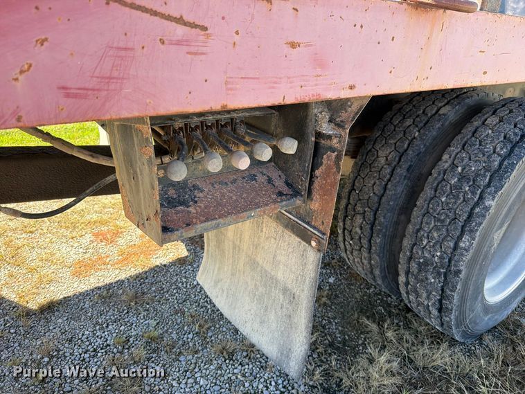 image for item EO8796 2009 Freightliner Business Class M2 Crew Cab rollback truck