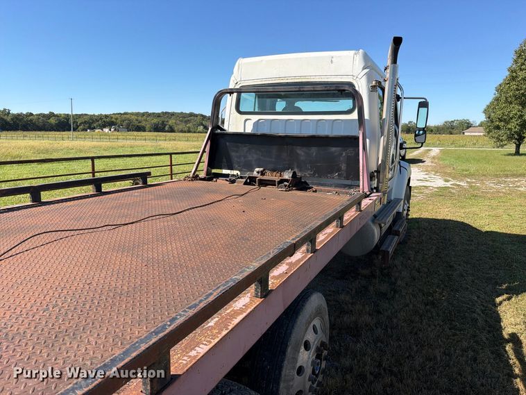 image for item EO8796 2009 Freightliner Business Class M2 Crew Cab rollback truck
