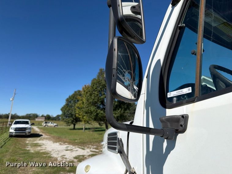 image for item EO8796 2009 Freightliner Business Class M2 Crew Cab rollback truck