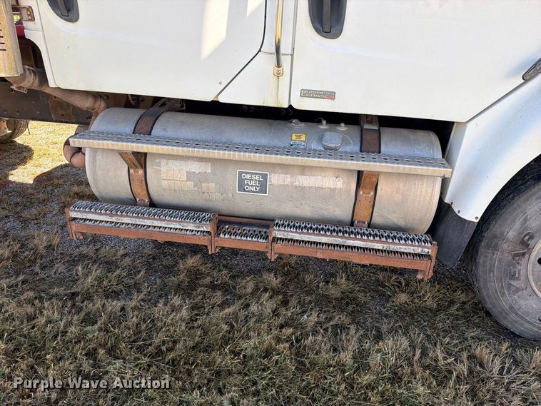 image for item EO8796 2009 Freightliner Business Class M2 Crew Cab rollback truck