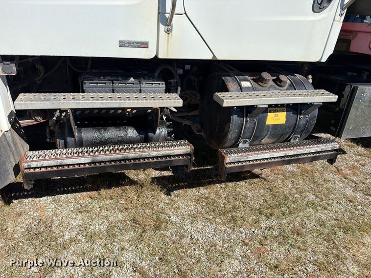 image for item EO8796 2009 Freightliner Business Class M2 Crew Cab rollback truck