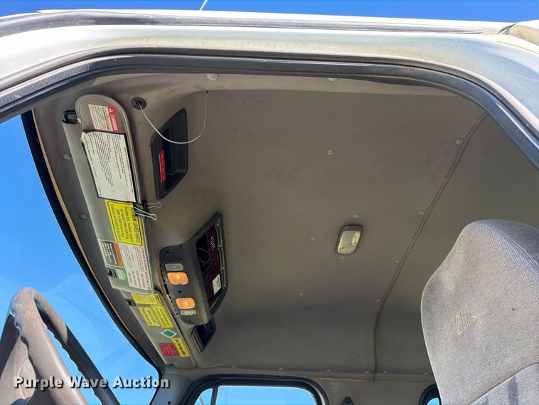 image for item EO8796 2009 Freightliner Business Class M2 Crew Cab rollback truck