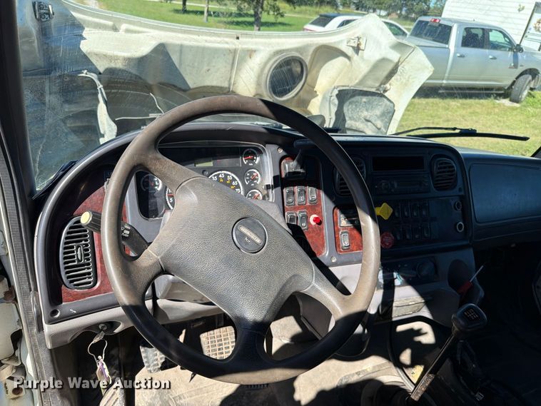 image for item EO8796 2009 Freightliner Business Class M2 Crew Cab rollback truck