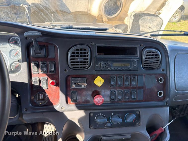 image for item EO8796 2009 Freightliner Business Class M2 Crew Cab rollback truck