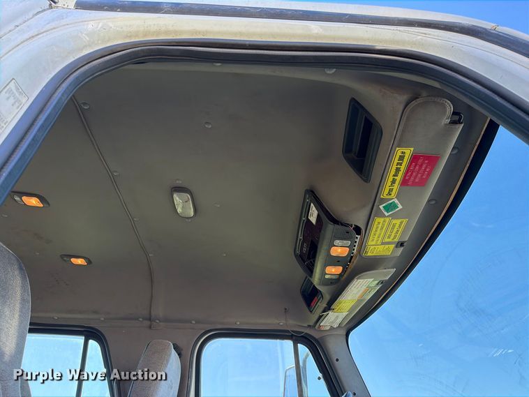 image for item EO8796 2009 Freightliner Business Class M2 Crew Cab rollback truck