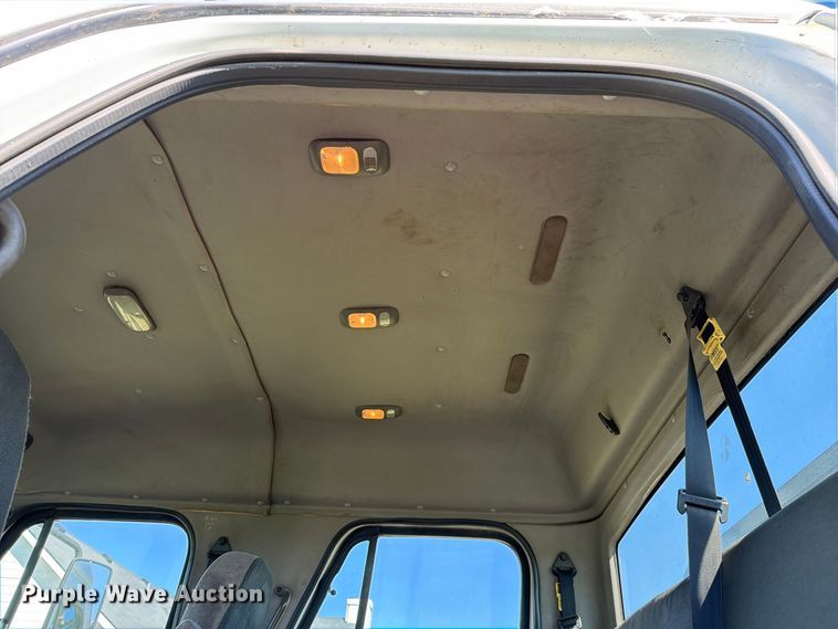 image for item EO8796 2009 Freightliner Business Class M2 Crew Cab rollback truck