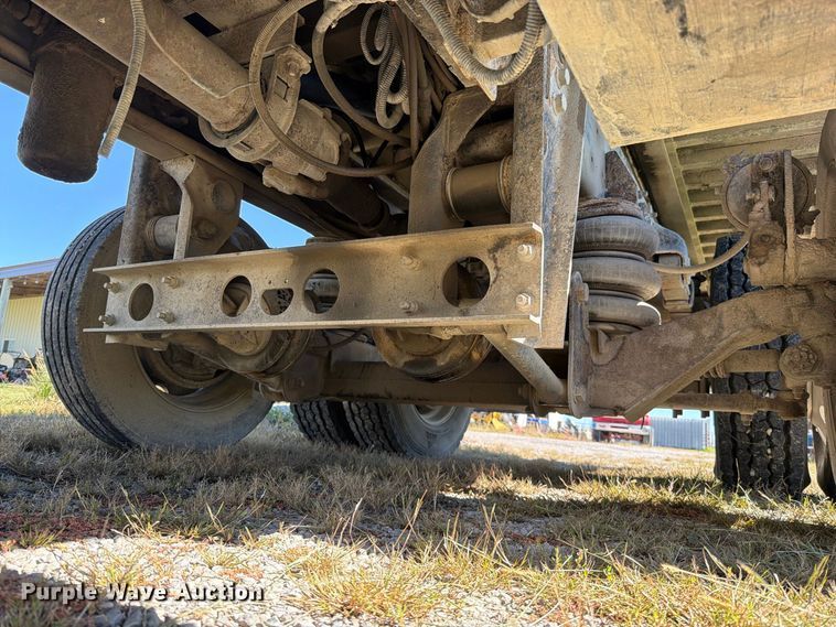 image for item EO8796 2009 Freightliner Business Class M2 Crew Cab rollback truck