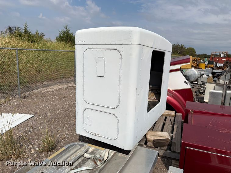 image for item EP7826 Kenworth sleeper