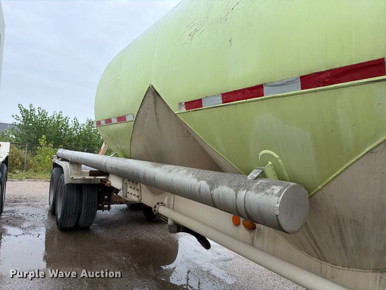 image for item EP7852 1990 Fruehauf HAB-F2-JA 1000 pneumatic dry bulk trailer