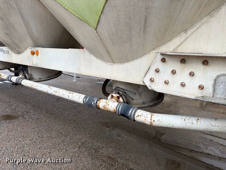 image for item EP7852 1990 Fruehauf HAB-F2-JA 1000 pneumatic dry bulk trailer