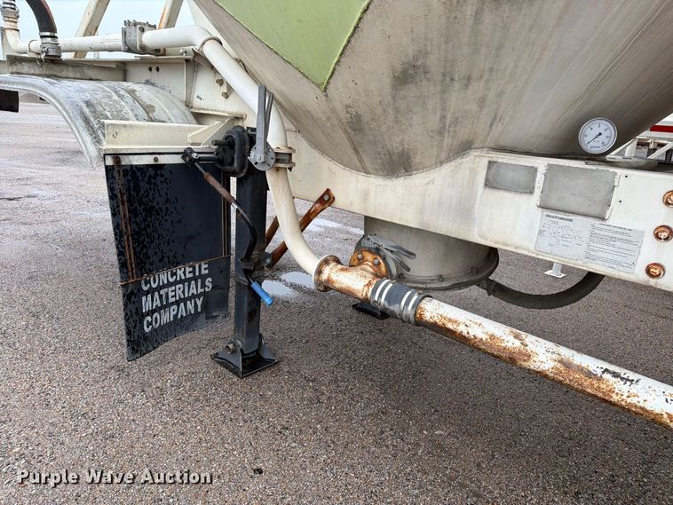 image for item EP7852 1990 Fruehauf HAB-F2-JA 1000 pneumatic dry bulk trailer