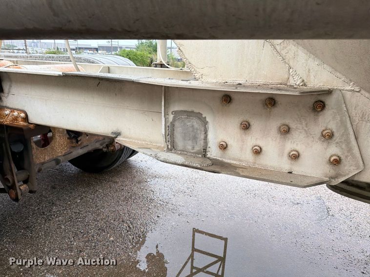 image for item EP7852 1990 Fruehauf HAB-F2-JA 1000 pneumatic dry bulk trailer