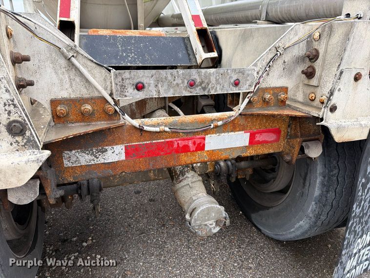 image for item EP7852 1990 Fruehauf HAB-F2-JA 1000 pneumatic dry bulk trailer