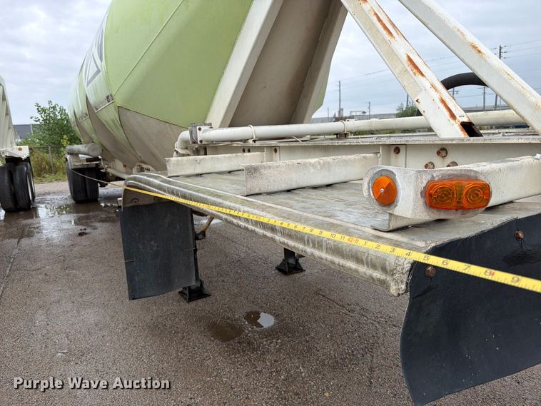 image for item EP7852 1990 Fruehauf HAB-F2-JA 1000 pneumatic dry bulk trailer