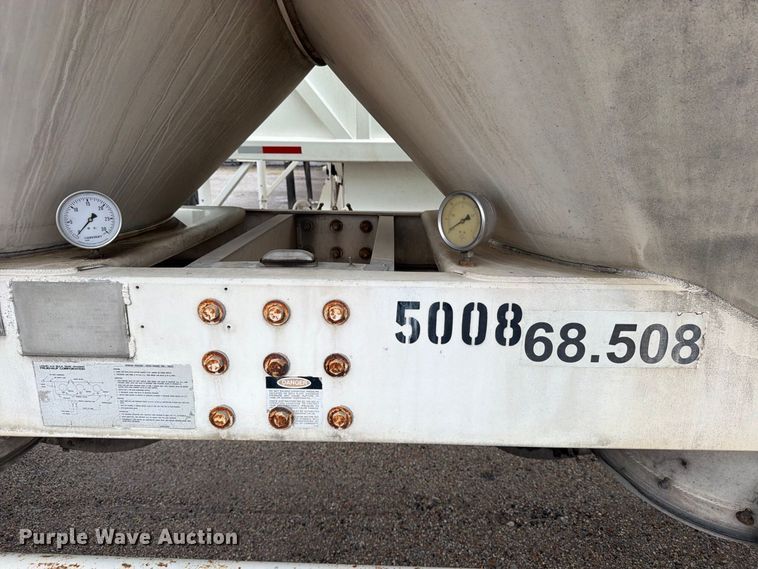 image for item EP7852 1990 Fruehauf HAB-F2-JA 1000 pneumatic dry bulk trailer