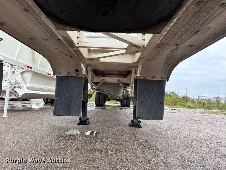 image for item EP7852 1990 Fruehauf HAB-F2-JA 1000 pneumatic dry bulk trailer