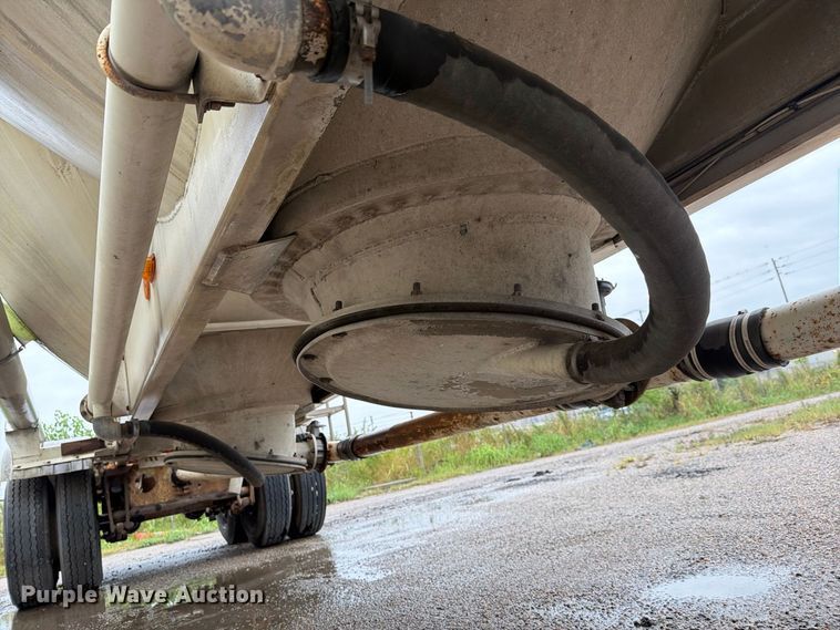 image for item EP7852 1990 Fruehauf HAB-F2-JA 1000 pneumatic dry bulk trailer