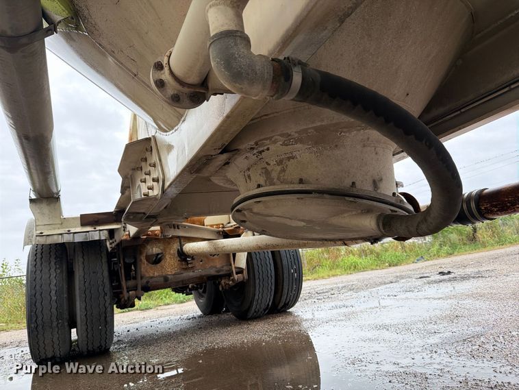 image for item EP7852 1990 Fruehauf HAB-F2-JA 1000 pneumatic dry bulk trailer