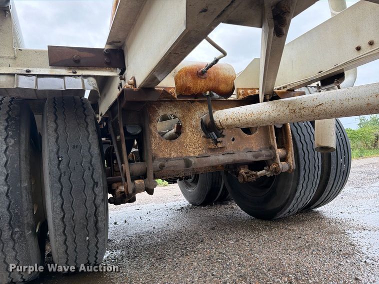image for item EP7852 1990 Fruehauf HAB-F2-JA 1000 pneumatic dry bulk trailer