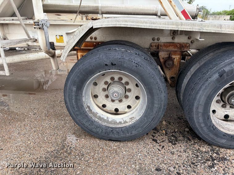 image for item EP7852 1990 Fruehauf HAB-F2-JA 1000 pneumatic dry bulk trailer
