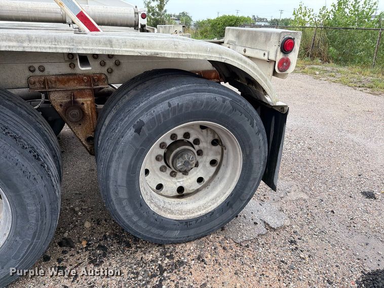 image for item EP7852 1990 Fruehauf HAB-F2-JA 1000 pneumatic dry bulk trailer
