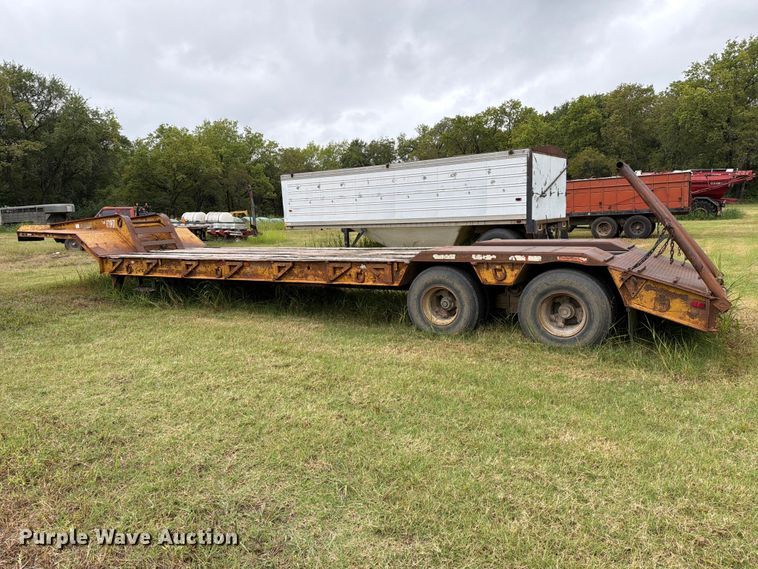 image for item EP7861 1973 Chancey BT35 drop deck equipment trailer