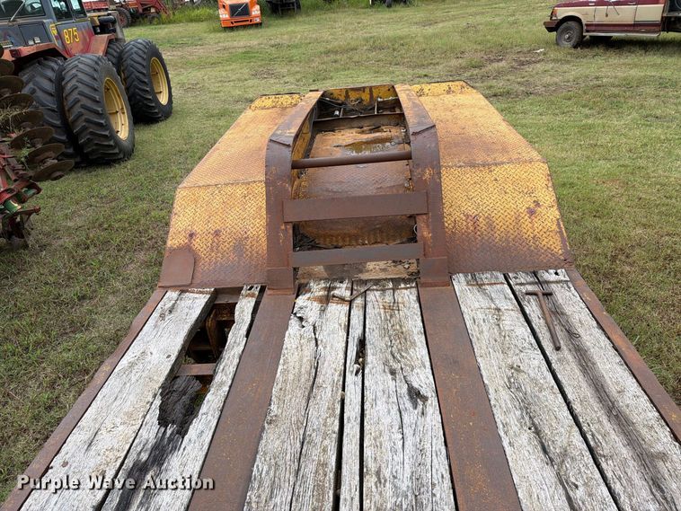 image for item EP7861 1973 Chancey BT35 drop deck equipment trailer