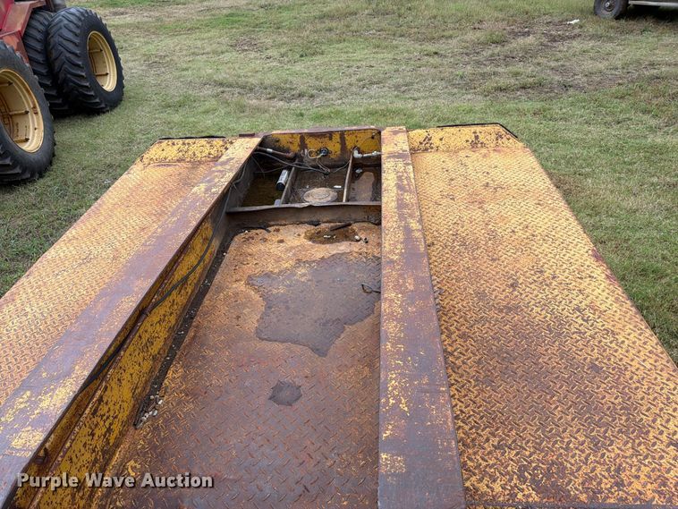 image for item EP7861 1973 Chancey BT35 drop deck equipment trailer